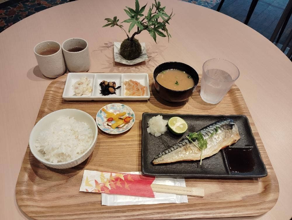 さんさん食堂