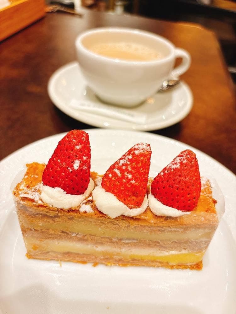 CAFE AUX BACCHANALES