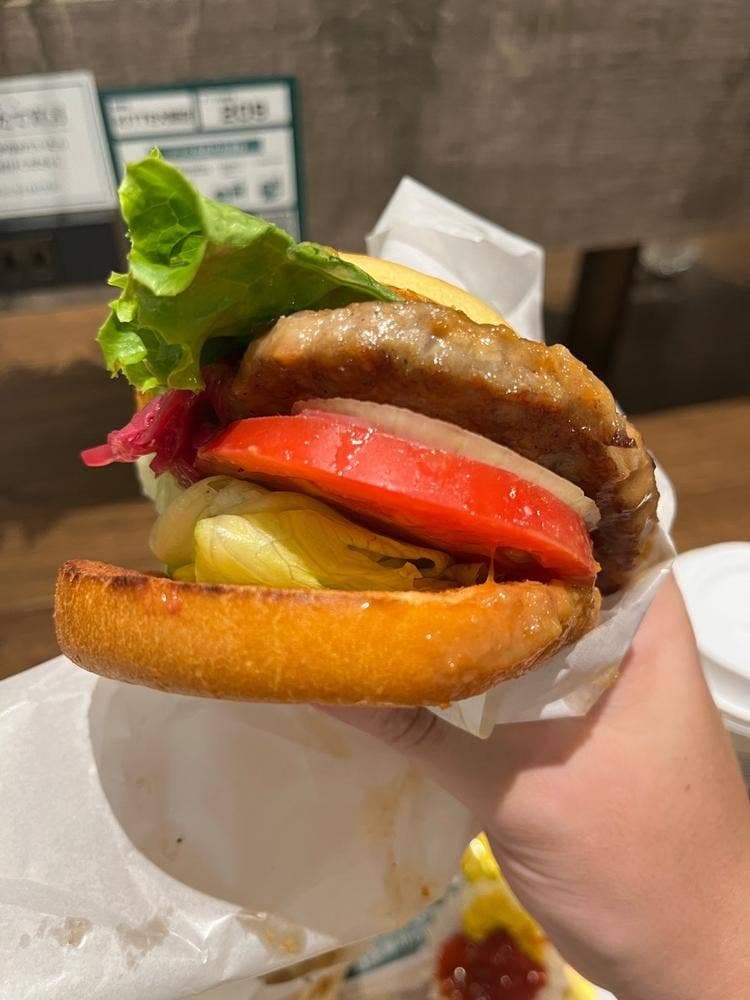 フレッシュネスバーガー KITTE大阪店