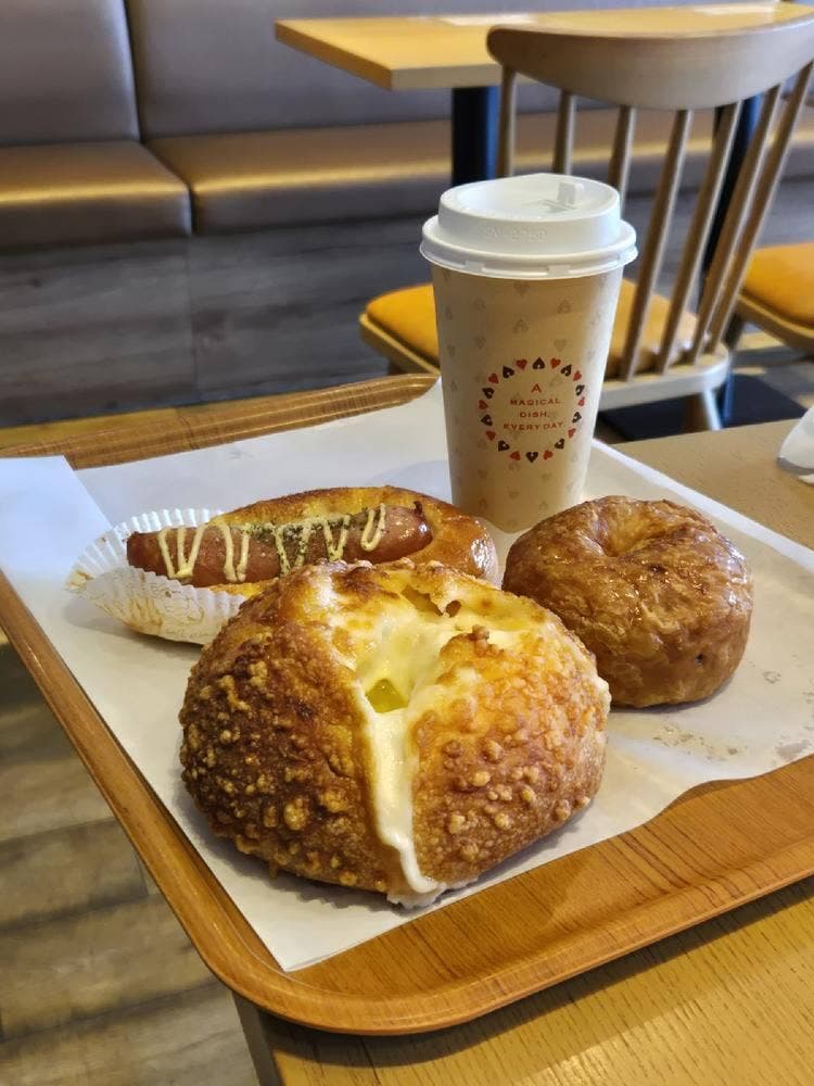 boulangerie pâtisserie & ANTIQUE メイカーズピア店