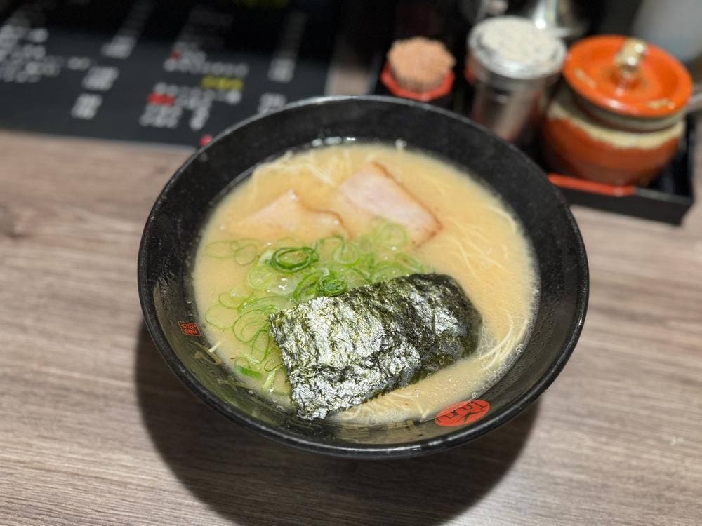 博多ラーメン つる