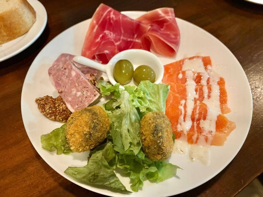 築地アン・スリール