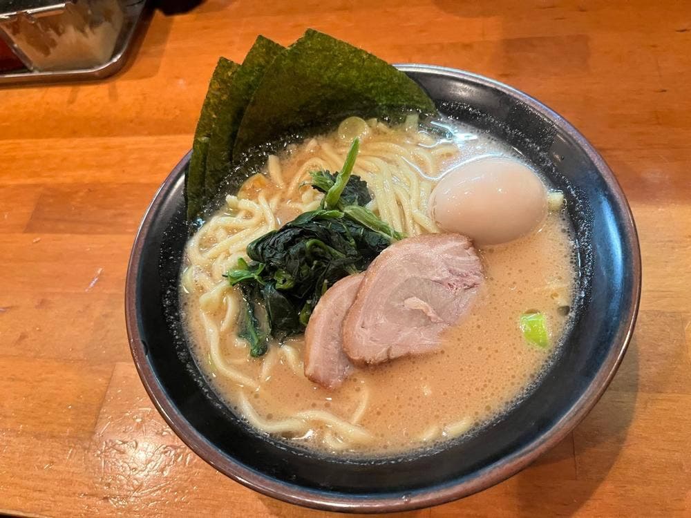 横浜家系ラーメン だるま家3 逗子店