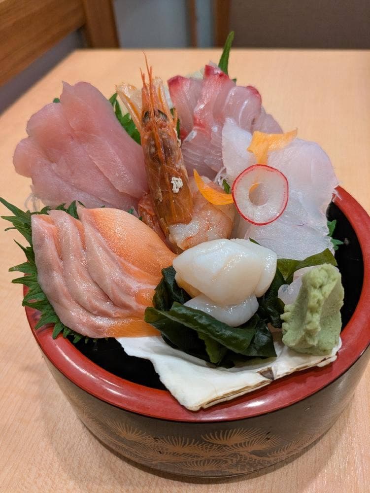 魚屋直営バター焼き食堂 魚まる 栄町店
