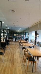 ミュージアムカフェ CARS & BOOKS トヨタ博物館