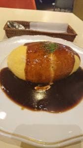CAFE DINING PLAYS NICE