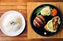 ハンバーグ・ステーキ・エビフライの店 岡むら