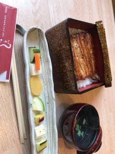 うな正