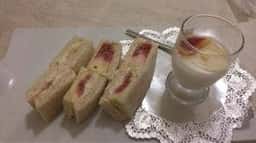 ティールーム 薔薇窓