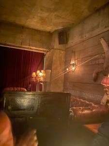 INDUSTRIAL LOUNGE 205