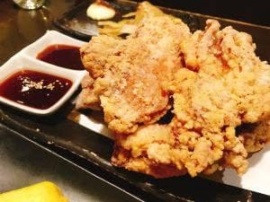 四谷津之守坂入口のひもの屋