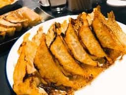 横浜天晴生餃子 本牧店