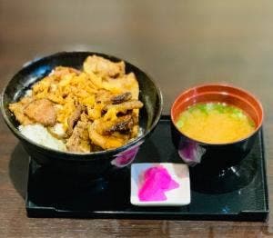 Bowl of rice ぶたや