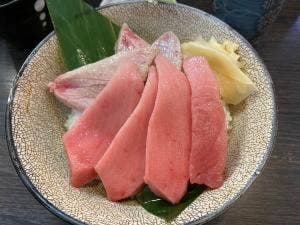 まぐろのなかだ屋