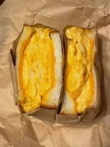 天然酵母の食パン専門店 つばめパン&Milk