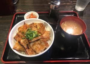 豚そばと炙り豚丼 ドラゴン