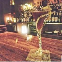 Bar Vanitas