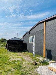 海の近くのお肉屋さん