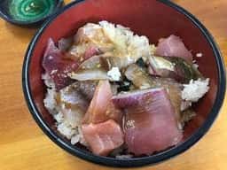 市場のすし屋