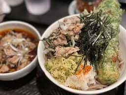 なぜ蕎麦にラー油を入れるのか。渋谷店