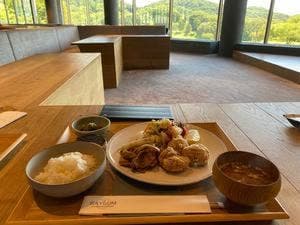 カフェテリア THE RAYSUM