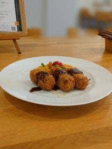 洋食屋ダイニングテーブル