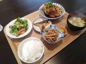 はなはな食堂