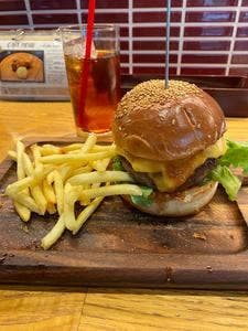 洋食とカフェとバール ハンバール