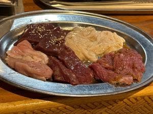 ホルモン赤しろ屋