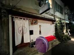 小山の酒場
