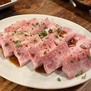 炭火焼肉&グルメ 瑠嗣亞
