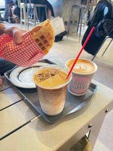 scoop coffee