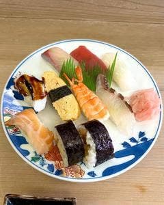 栄助ずし