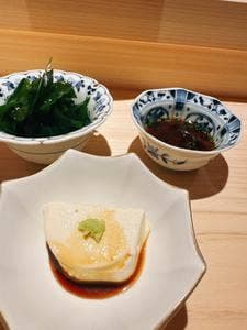 鮨 由う