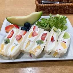 果実園リーベル グランスタ八重北店