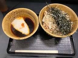 なぜ蕎麦にラー油を入れるのか。五反田店