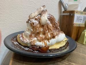 イエロー