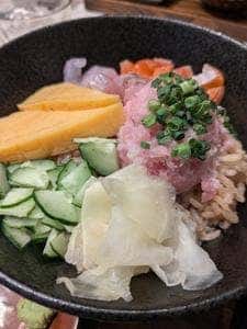 寿司とワイン オモテサンドリア