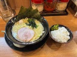 横浜家系ラーメン 町田商店 本町店