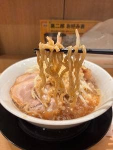 ラーメン裏二郎 綱島店