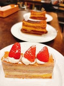 CAFE AUX BACCHANALES