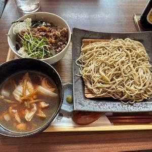 ならや