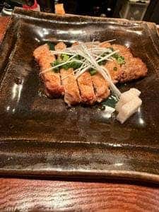 青