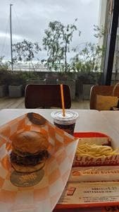 UMAMI BURGER 横浜ベイサイド店